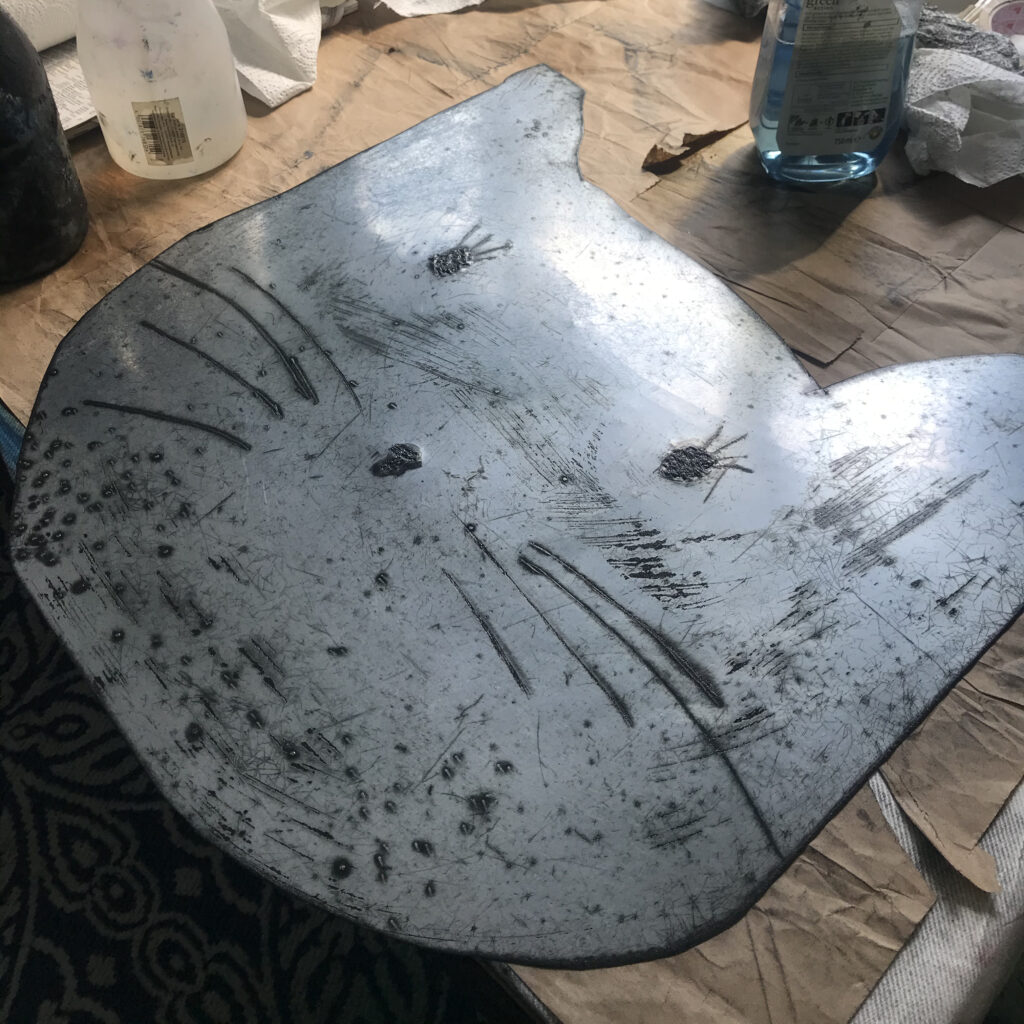 Cat-shaped tray